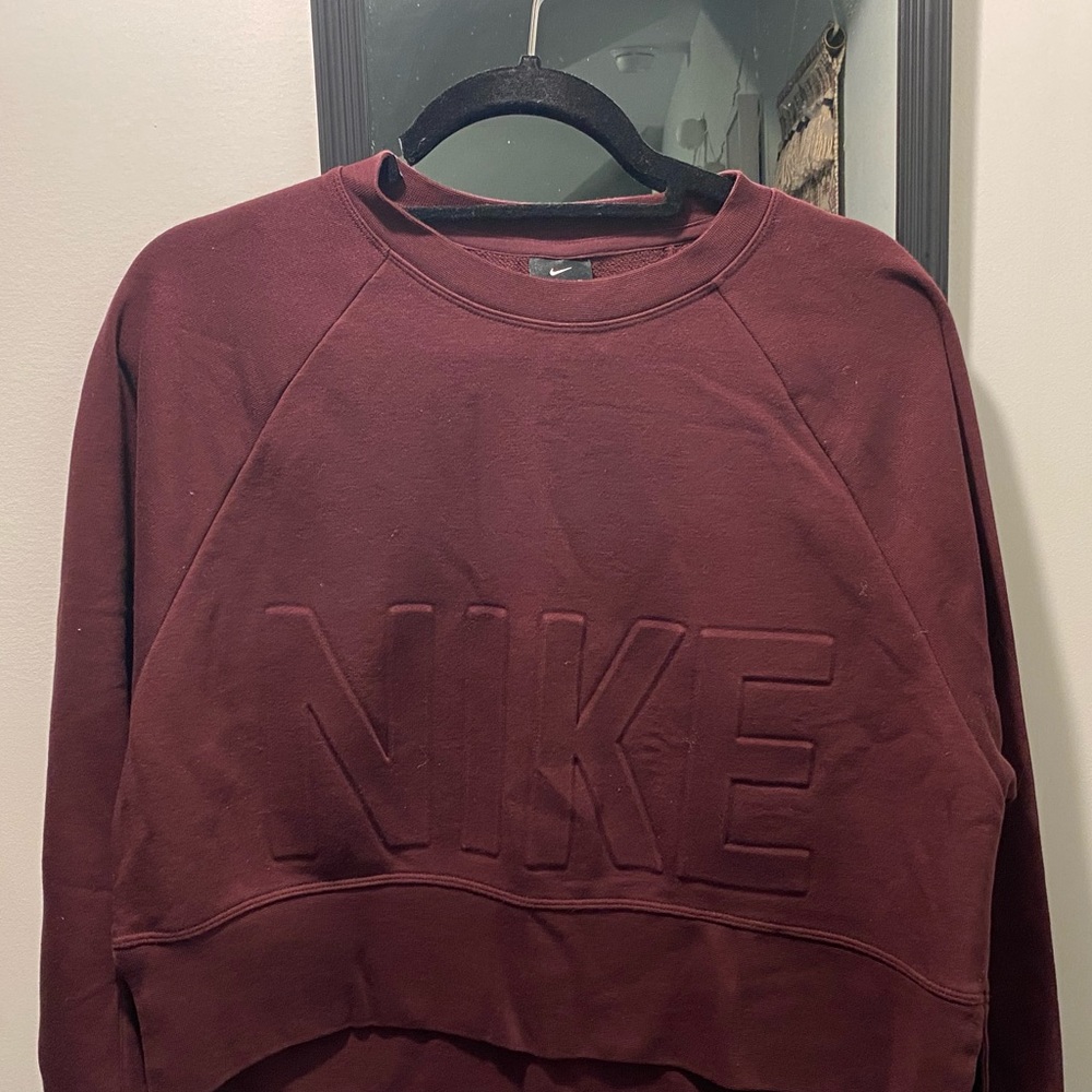 NWOT NIKE Dri-Fit croped burgundy sweatshirt